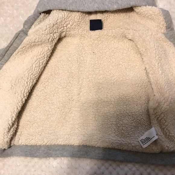 Baby gap hoodie - Picture 3 of 3
